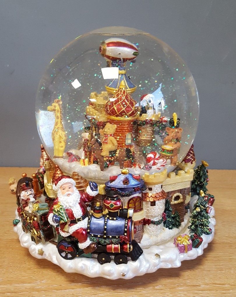 Les boules à neiges de Noël les plus chères vendues sur eBay ! 